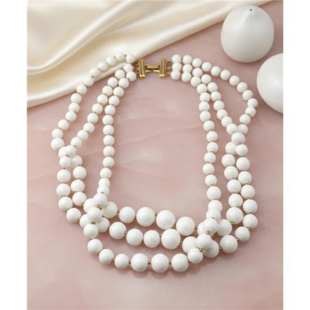 Vintage Trifari White Beaded Necklace Triple Strand Graduated 21 In Gold Tone